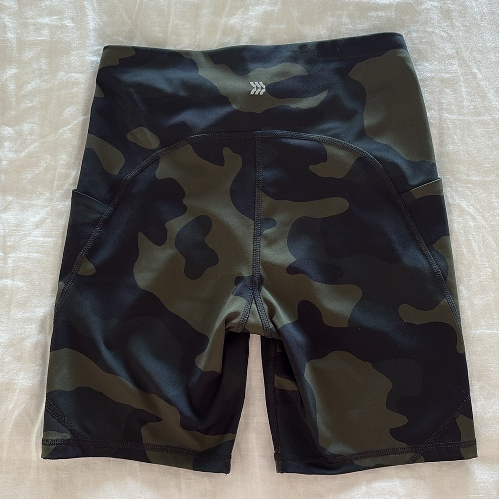 Target All in Motion Small Camo Work Out Set - Picture 8 of 11
